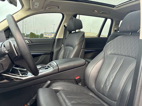 Used 2025 BMW X7 xDrive40i w/ Premium Package AWD/4WD image 12