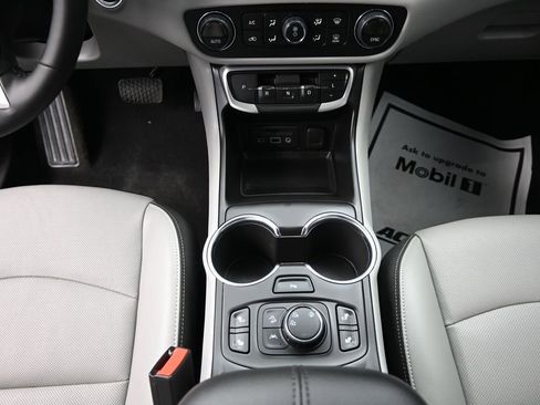 Used 2023 GMC Terrain SLT w/ Tech Package AWD/4WD image 18