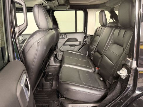 Used 2021 Jeep Wrangler Unlimited Sahara AWD/4WD image 15