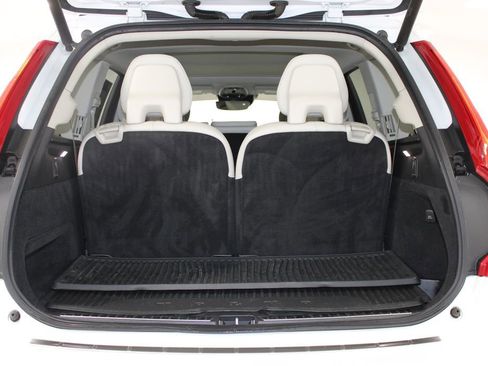 Used 2020 Volvo XC90 T6 Momentum AWD/4WD image 14