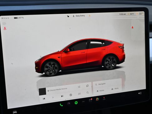 Used 2025 Tesla Model Y Long Range image 33