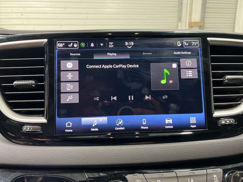 Used 2025 Chrysler Pacifica Select FWD image 36