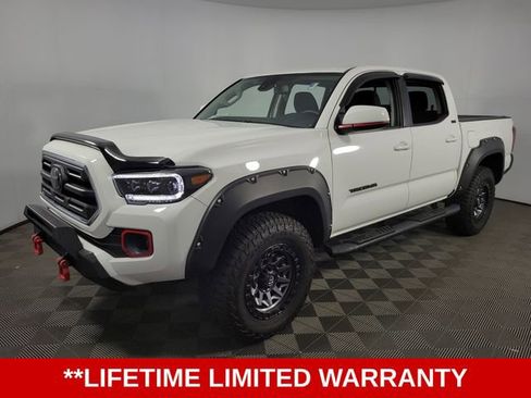 Used 2019 Toyota Tacoma SR5 AWD/4WD image 3