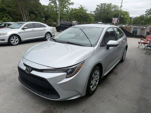 Used 2021 Toyota Corolla LE FWD image 2
