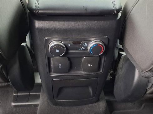 Used 2022 Ford Explorer XLT image 11