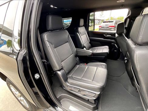 Used 2025 GMC Yukon XL Denali AWD/4WD image 19