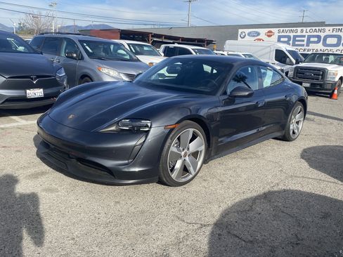 Used 2021 Porsche Taycan image 2