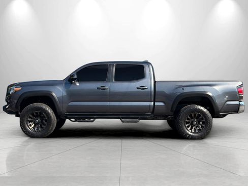 Used 2022 Toyota Tacoma TRD Off-Road w/ Black Out Package (TMS) AWD/4WD image 5
