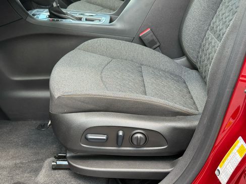 Used 2024 Chevrolet Equinox LT FWD image 12