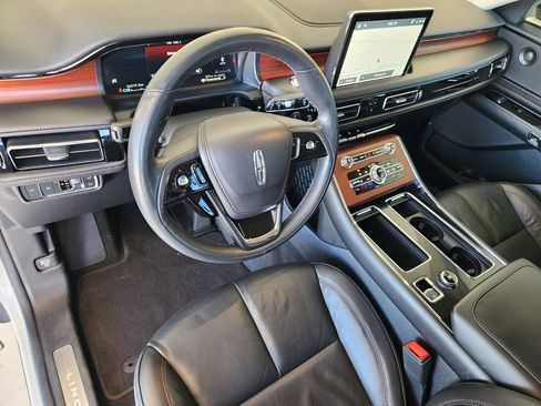 Used 2023 Lincoln Aviator Reserve w/ Equipment Group 201A image 2