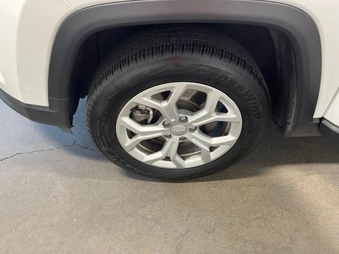Used 2024 Jeep Compass Latitude AWD/4WD image 32