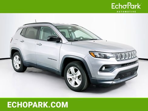 Used 2022 Jeep Compass Latitude image 1