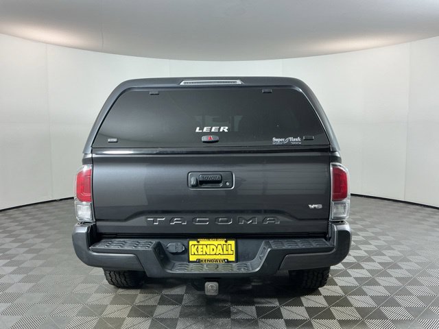 Used 2020 Toyota Tacoma TRD Sport AWD/4WD image 5