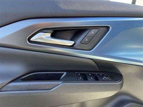 Used 2025 Chevrolet Equinox EV LT w/ Convenience Package image 18