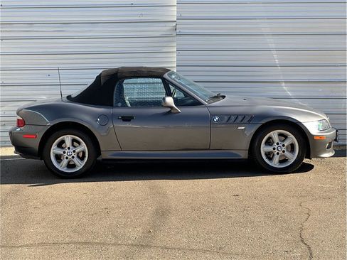 Used 2000 BMW Z3 2.5i image 9
