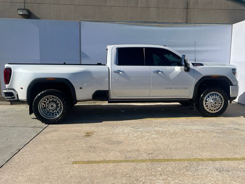 Used 2021 GMC Sierra 3500 Denali w/ Denali Ultimate Package image 24