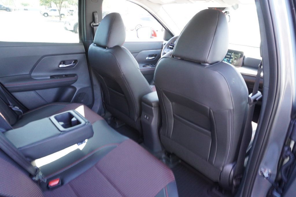 Certified 2025 Nissan Kicks SR FWD image 10
