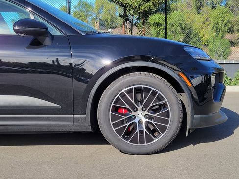 Used 2025 Porsche Macan 4S Electric image 11