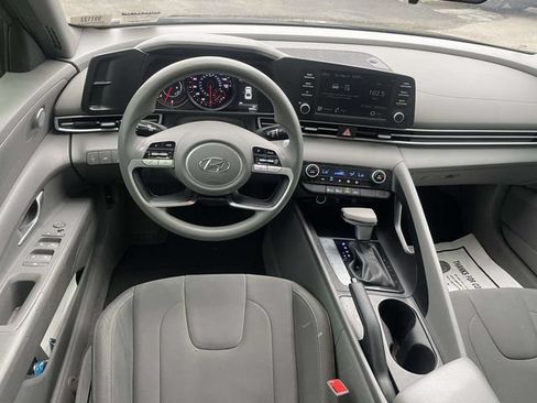Used 2023 Hyundai Elantra SEL FWD image 9