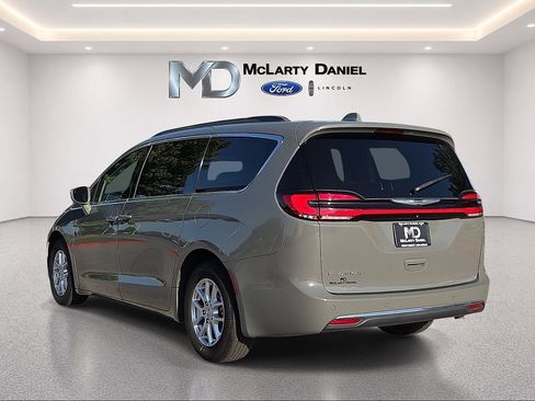 Used 2022 Chrysler Pacifica Touring-L FWD image 4