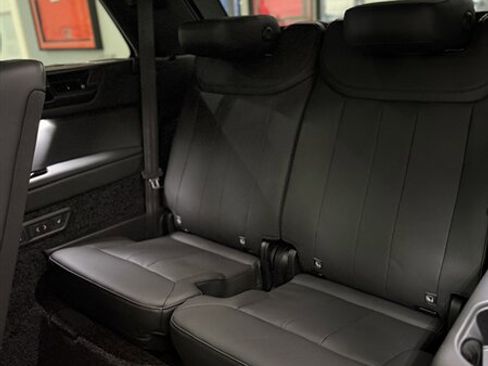 Used 2026 Land Rover Range Rover Long Wheelbase SE image 14