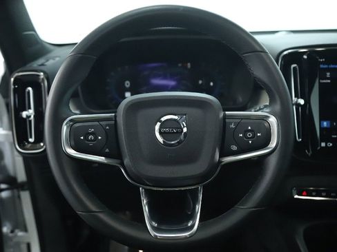 Used 2024 Volvo XC40 B5 Core image 23