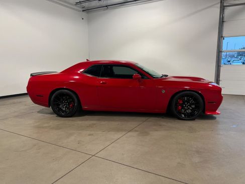 Used 2015 Dodge Challenger SRT Hellcat RWD image 2