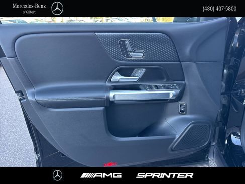 Certified 2025 Mercedes-Benz GLB 250 image 11