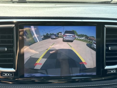 Used 2023 Chrysler Pacifica Limited FWD image 25