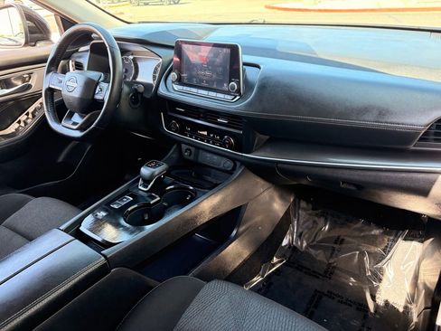 Certified 2025 Nissan Rogue SV FWD image 13