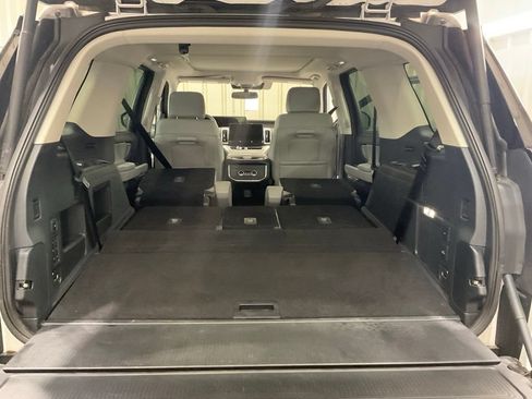 Used 2025 Ford Expedition Active AWD/4WD image 29
