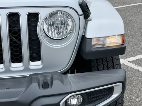 Used 2022 Jeep Gladiator Overland w/ Popular Equipment Package image 9