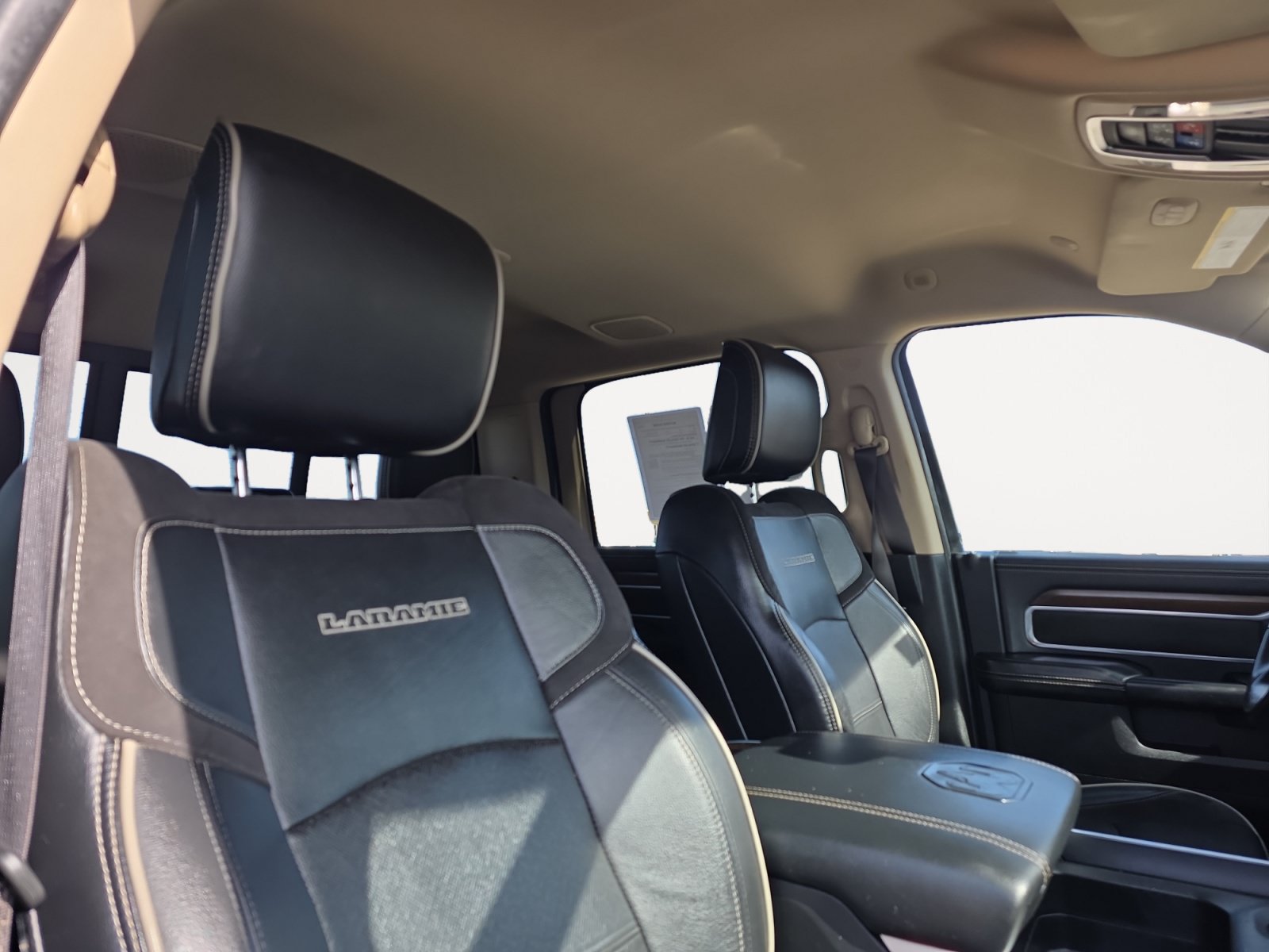 Used 2022 RAM 3500 Laramie AWD/4WD image 11