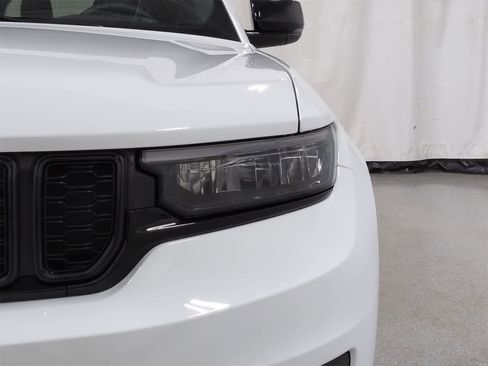 Certified 2024 Jeep Grand Cherokee L Altitude image 11