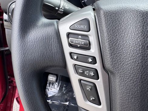 Used 2022 Nissan Titan SV image 22