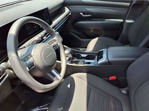 Used 2025 Hyundai Santa Cruz SE FWD image 11