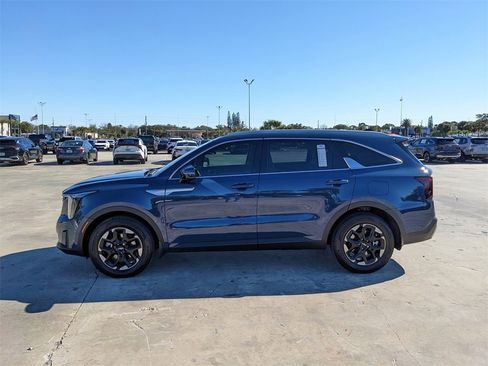 Certified 2025 Kia Sorento S image 6