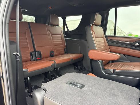 Used 2024 GMC Yukon XL Denali Ultimate w/ LPO, Illumination Package AWD/4WD image 47