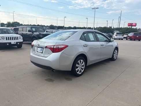 Used 2016 Toyota Corolla LE FWD image 5