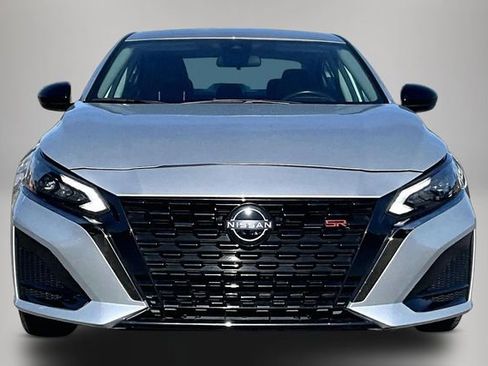 Used 2024 Nissan Altima 2.5 SR image 3