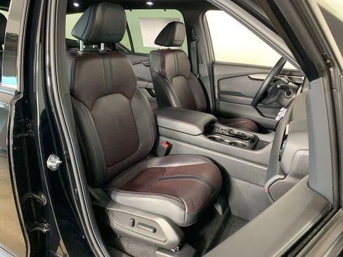 Used 2025 Honda Pilot Black Edition image 42