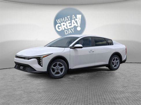 New 2025 Kia K4 LXS image 3