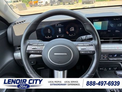 Used 2025 Hyundai Kona SEL FWD image 16