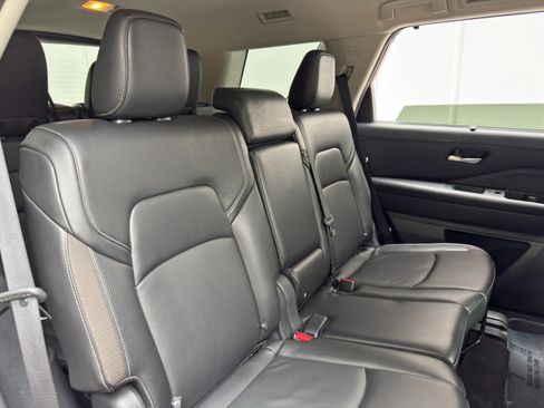 Used 2023 Nissan Pathfinder SL FWD image 36