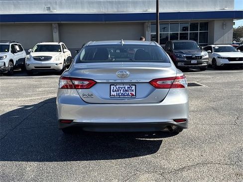 Used 2020 Toyota Camry LE image 6
