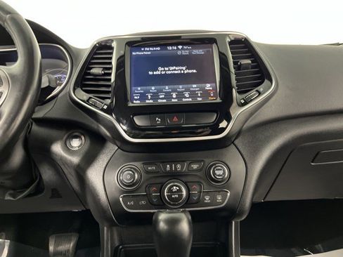 Used 2019 Jeep Cherokee Limited AWD/4WD image 21