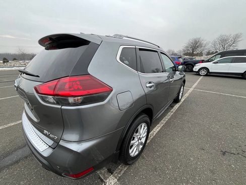 Used 2020 Nissan Rogue SV image 5