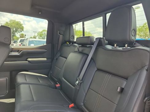 Certified 2025 Chevrolet Silverado 1500 High Country w/ High Country Premium Package AWD/4WD image 17