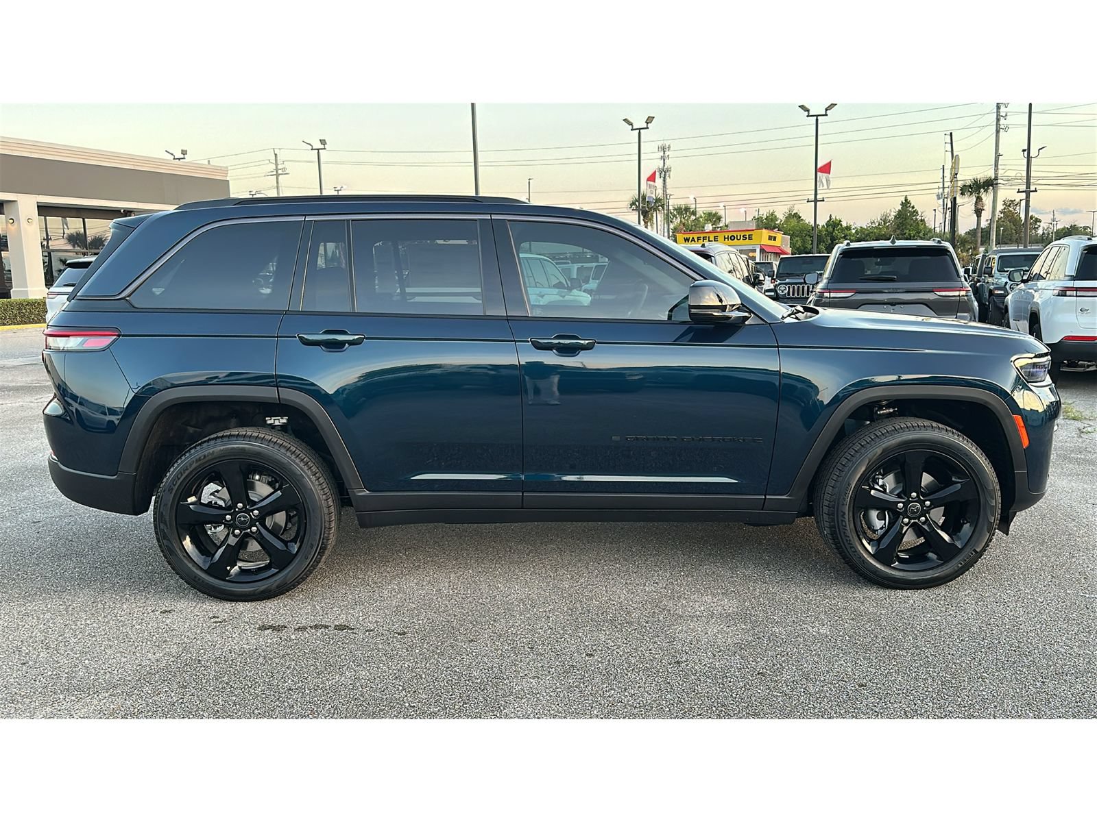 New 2027 Jeep Grand Cherokee Limited RWD image 7