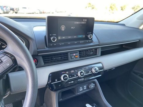 Used 2023 Honda Pilot LX image 22